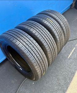 225-65R17 Continental brand Tires usadas en perfecta condición 80%life