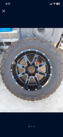 Like New Fuel Maverick Universal 6x5.5 35x50r20 Rims And Tires