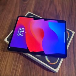 Apple iPad Pro 11-inch M4 256, Oled Display Brand New! Come With iPad And Charger Only No Box! Brand New 