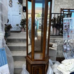 Curio Cabinet Set/ Dos Muebles