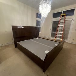 Scandinavian ALF Group, Italy ‘PISA’ Cal King Bedroom Set Gloss Walnut Finish