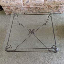 Table Glass Metal Legs And Center 42 In x 42 In 17 In Height MUST PICK UP IN KINGS POINT SUN CITY