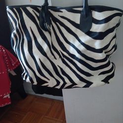 DKNY LARGE TOTE BAG/LEATHER