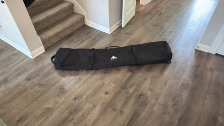 Burton rolling snowboard bag