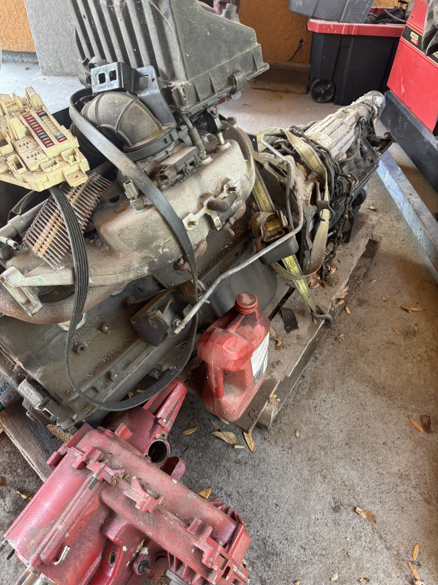 Jeep Cherokee 1998 engine 4.0 complete very good and transfer case.