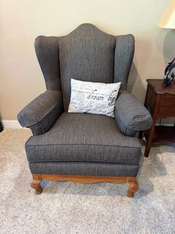 Nice upholstered chair with wood legs. Pick up in Sylmar