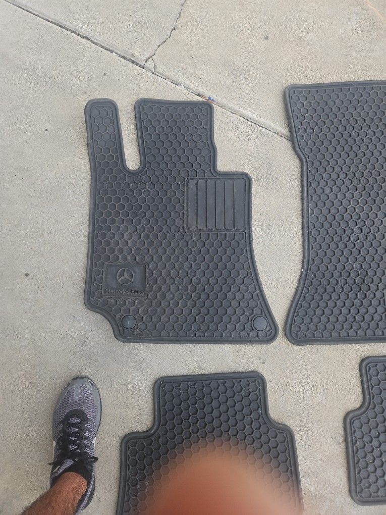 2011 Mercedes C250 Floor Mats