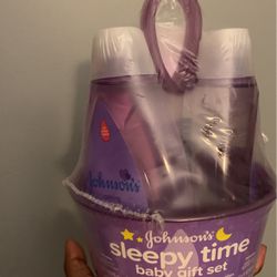 Johnson's Sleepy Time Bedtime Baby Gift Set Includes Baby Bath