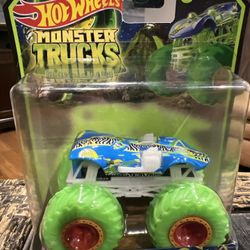 Hot Wheels Monster Trucks Glow In The Dark Twin Mill