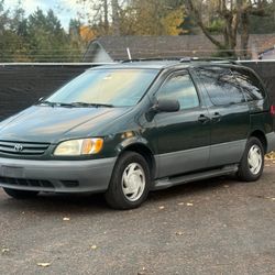2001 Toyota Sienna 