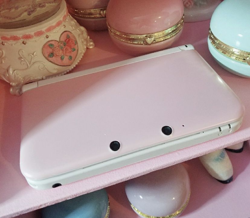 Pink Nintendo 3DS Kit