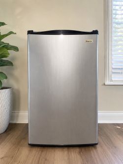 Magic Chef 4.4 Cu Ft Mini Fridge w/ Freezer