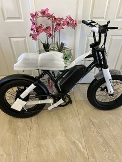 Ebike, fat tires, new open box, comfortable seat, full suspension, digital speedometer