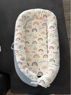 Portable baby lounger