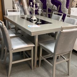 Champagne, Dining Table