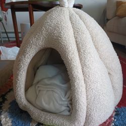 Acorn Shaped Cat Bed