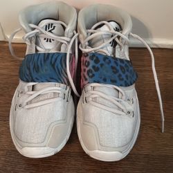 Nike kyrie Size 12