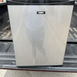Sanyo Mini Fridge