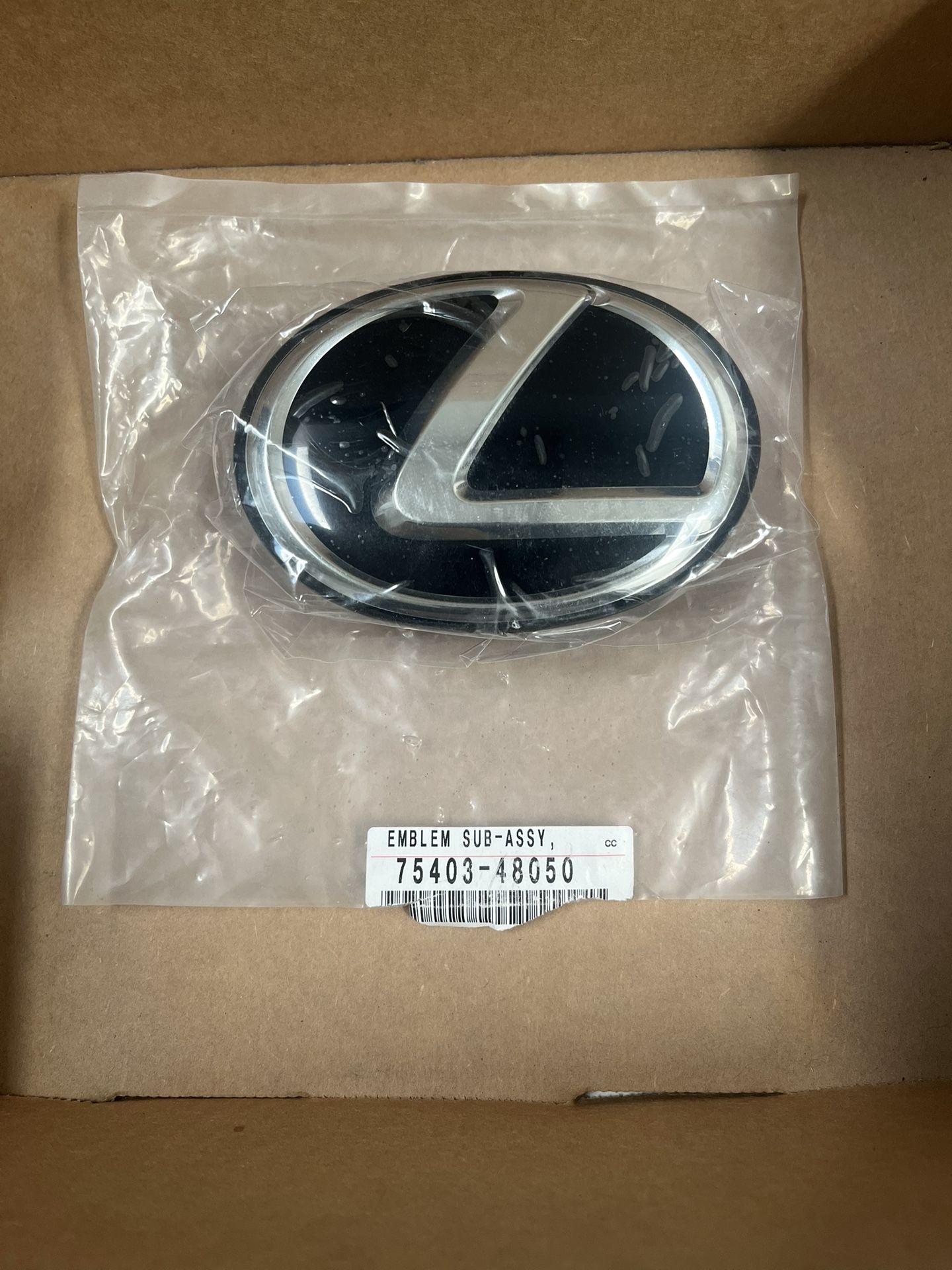 2016-2022 Lexus RX350 Liftgate Emblem