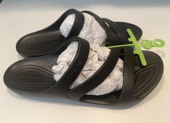 New “Crocs” Kadee ll Sandals Sz9