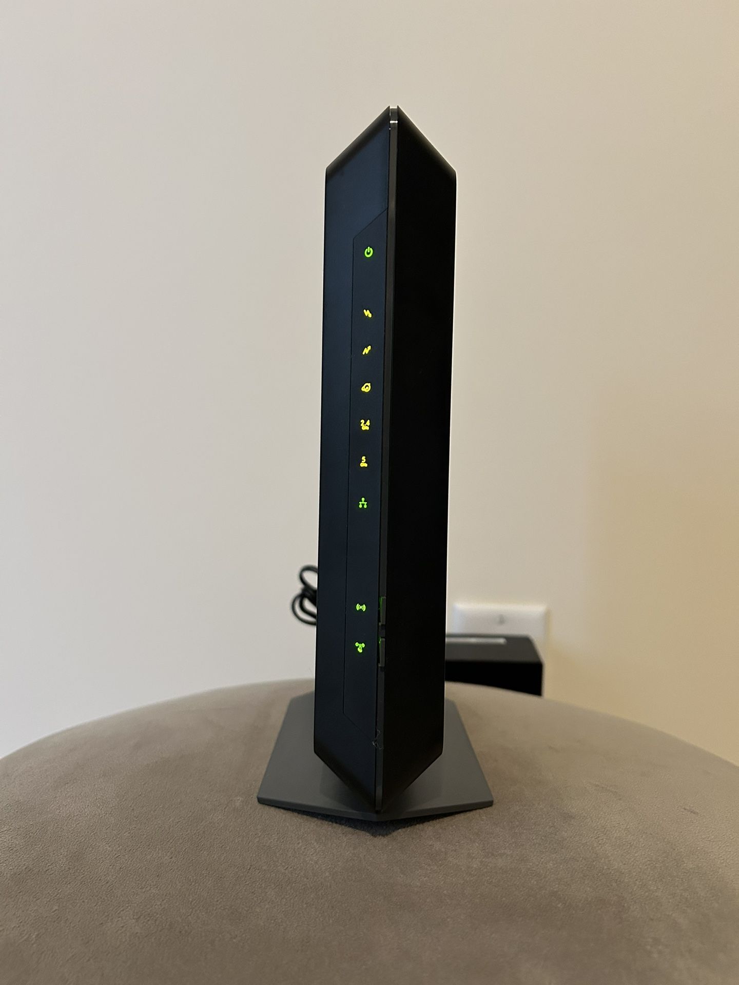 NETGEAR C7000v2 Cable Modem Router