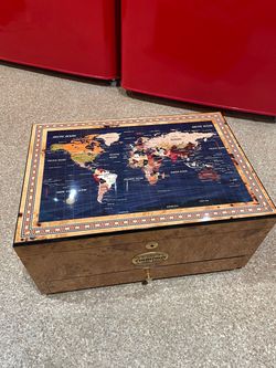 1915 Thompson Co. World Traveler wood cigar humidor glossy world map top