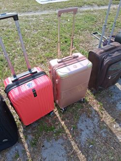NICE  PULL ALONG LUGGAGE