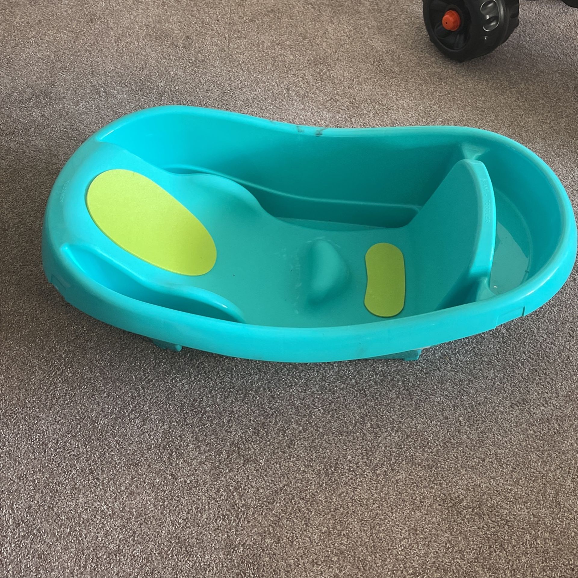 Infant/toddler bath tub