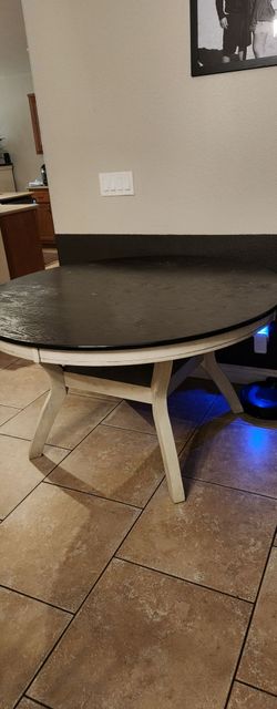 Round table and 6 chairs