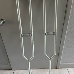 Crutches 