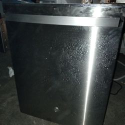 GE stainless Steel Dishwasher W/ 3rd Rack