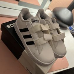 Kids/ Toddles Adidas Size 10K