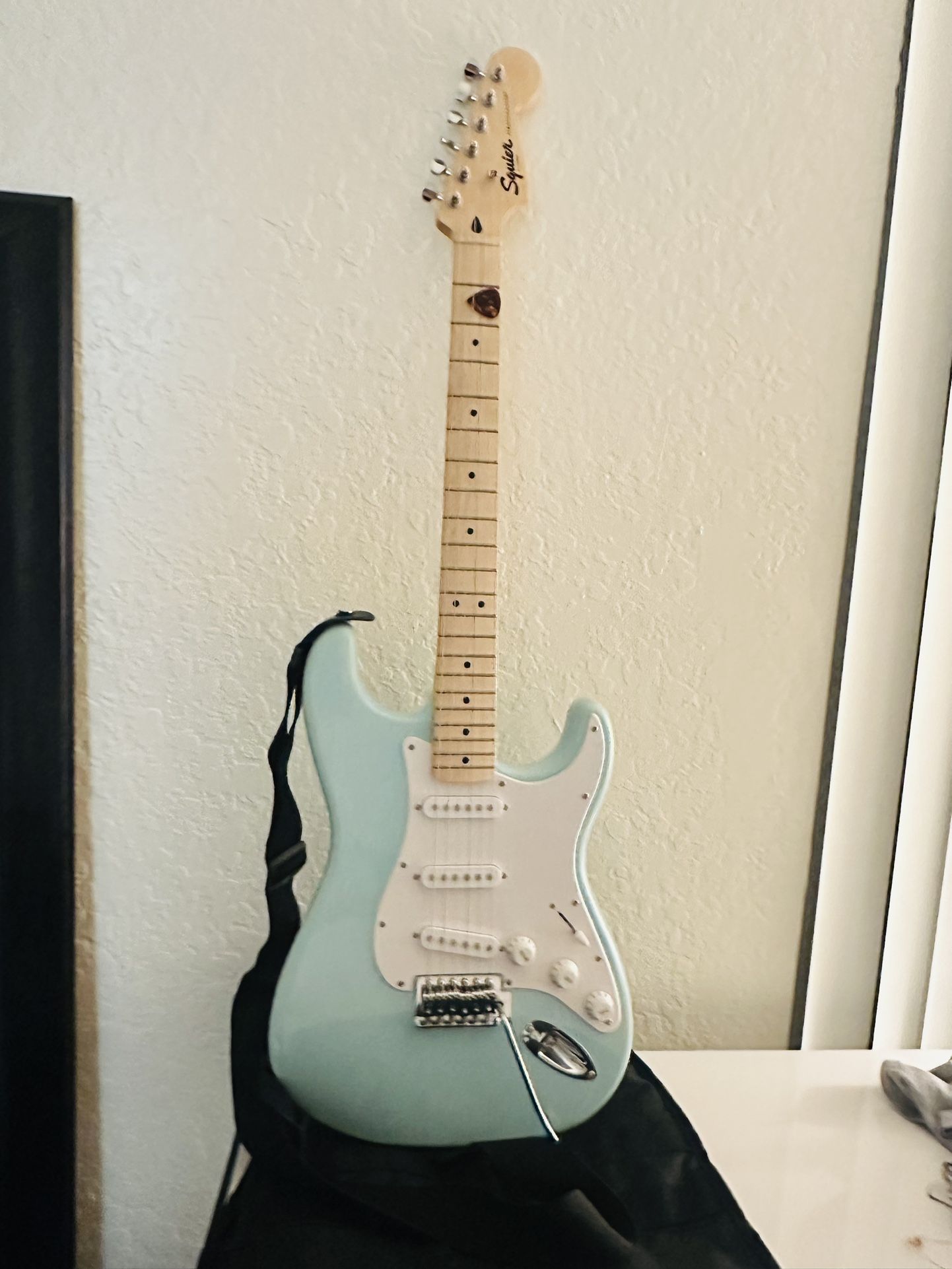 Guitarra Con Amplificador Única Dueña
