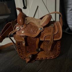 Leather saddle purse