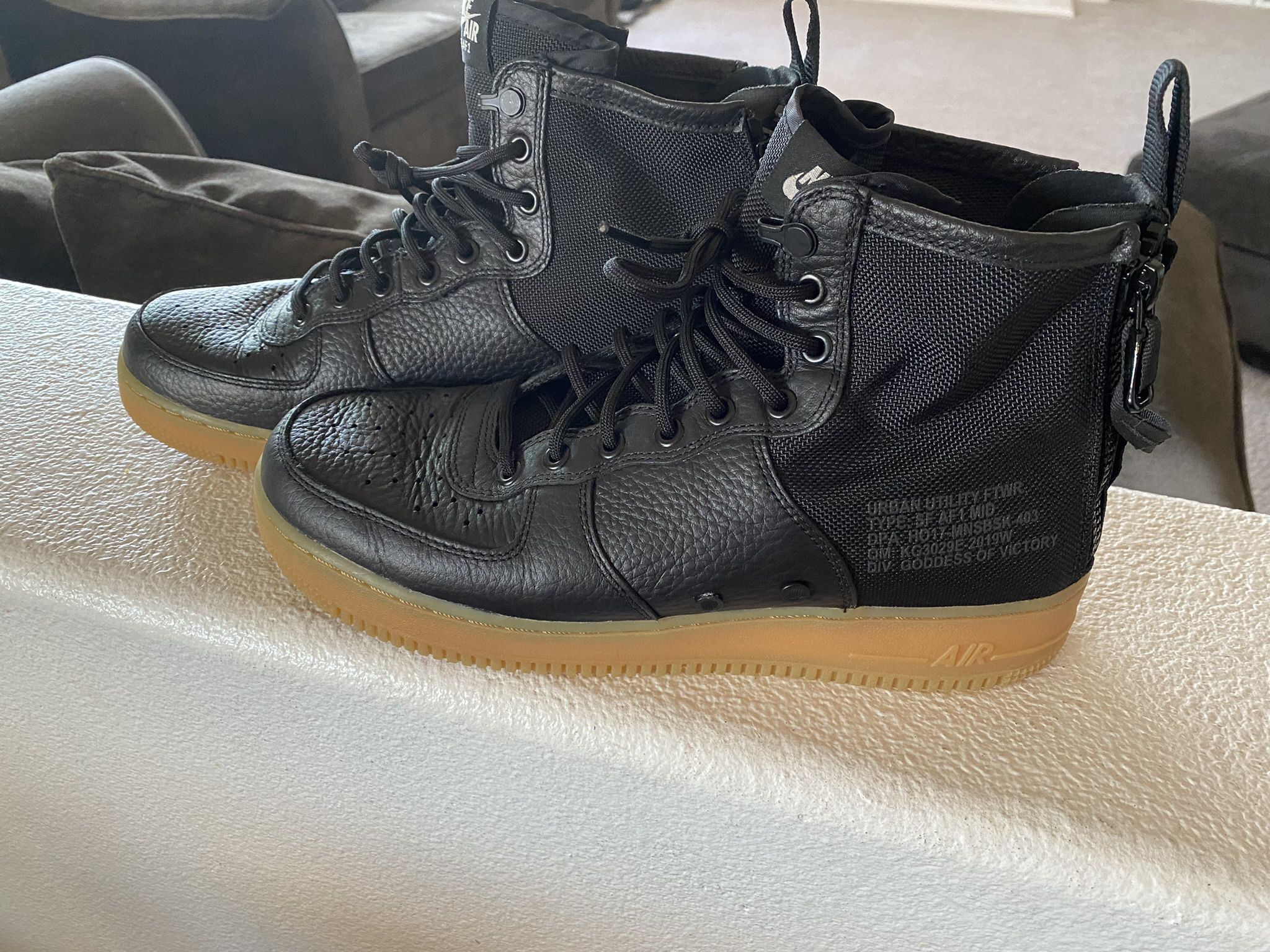 Nike SF Air 1 Mid Black Gum Size 10.5 for Sale in Winchester, CA - OfferUp