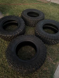 35x12.50R18 tires