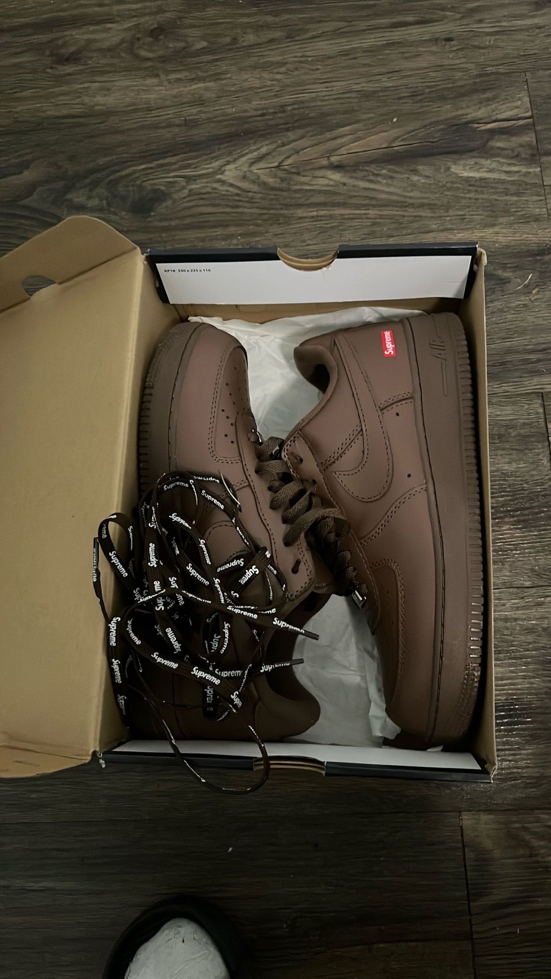 Supreme x Nike - baroque brown