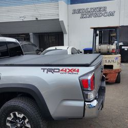 TAPADERA EN INVENTARIO PARA TODAS LAS TROCAS, TONNEAU COVERS IN STOCK FOR ALL TRUCKS, HARD TRIFOLD BED COVERS, TAPAS, BEDLINERS, SIDE STEPS, BED LINER