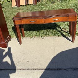 Nice corner table dresser very good condition no damage ordent very good condition. I paid 600 for both. I am selling for 175.