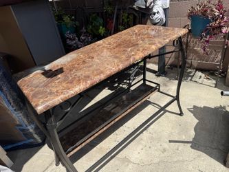 Entrance table