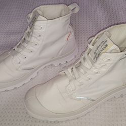 Palladium Waterproof White Unisex Boots Women's Size 10.5/Men's Size 9 $20