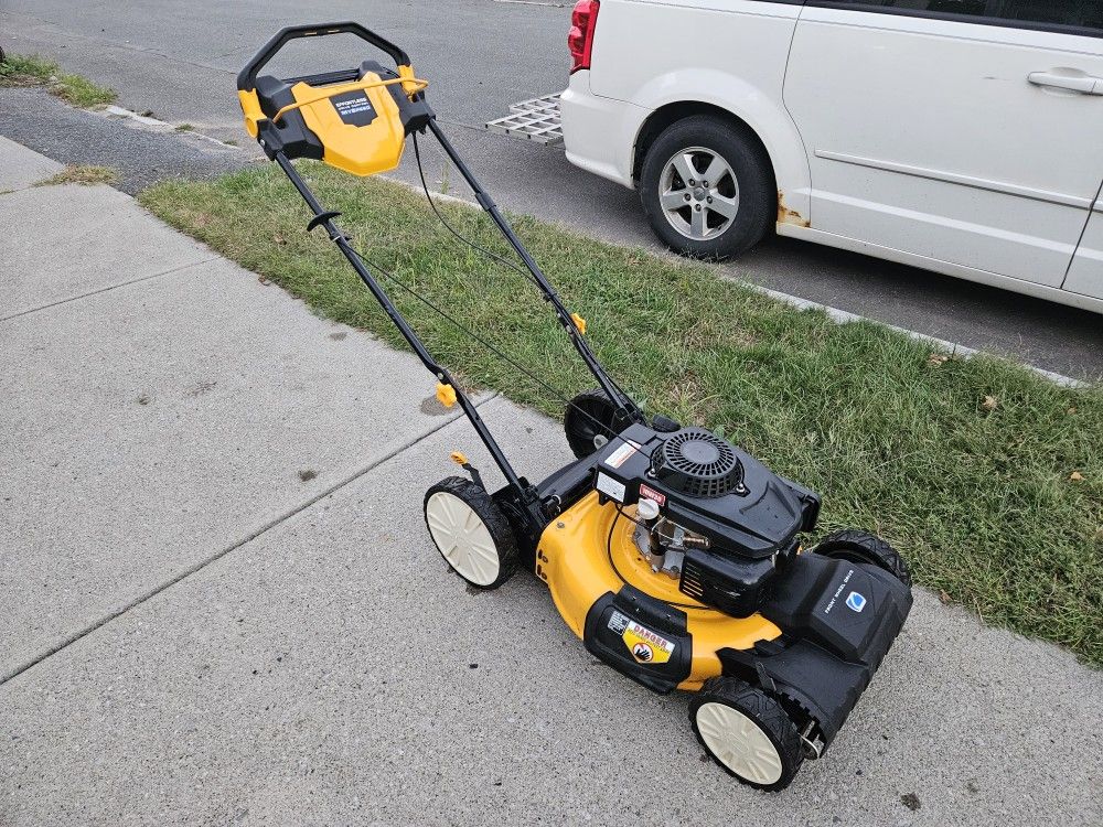 Cub Cadet SC300HW Self Propelled Lawn Mower