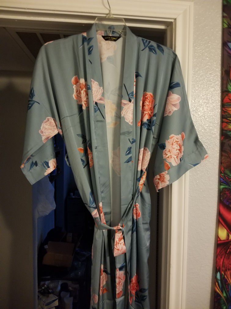 NEW!! Large Women's Silk Long  Robe.