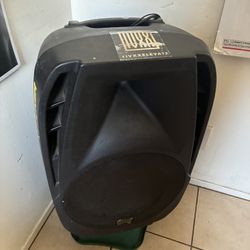 Party Speaker With A Built In Amp 15” Very Loud 