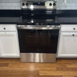 Brand New GE Electric Oven /Range 