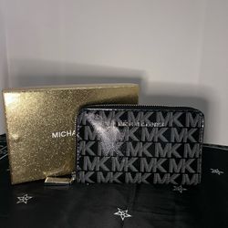 Michael Kors zipper wallet