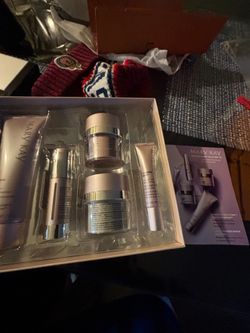 Brand new never been touched l bought it but never used it