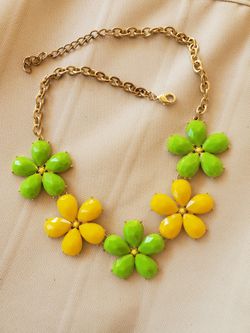 Beautiful Gold Tone Bright Yellow & Green Acrylic Cabucon Studded Floral Necklace