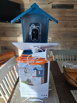 Bird feeder with wifi camera