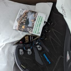 Brand new, Lowa Badia GTX hiking boots, women's size US 6.5